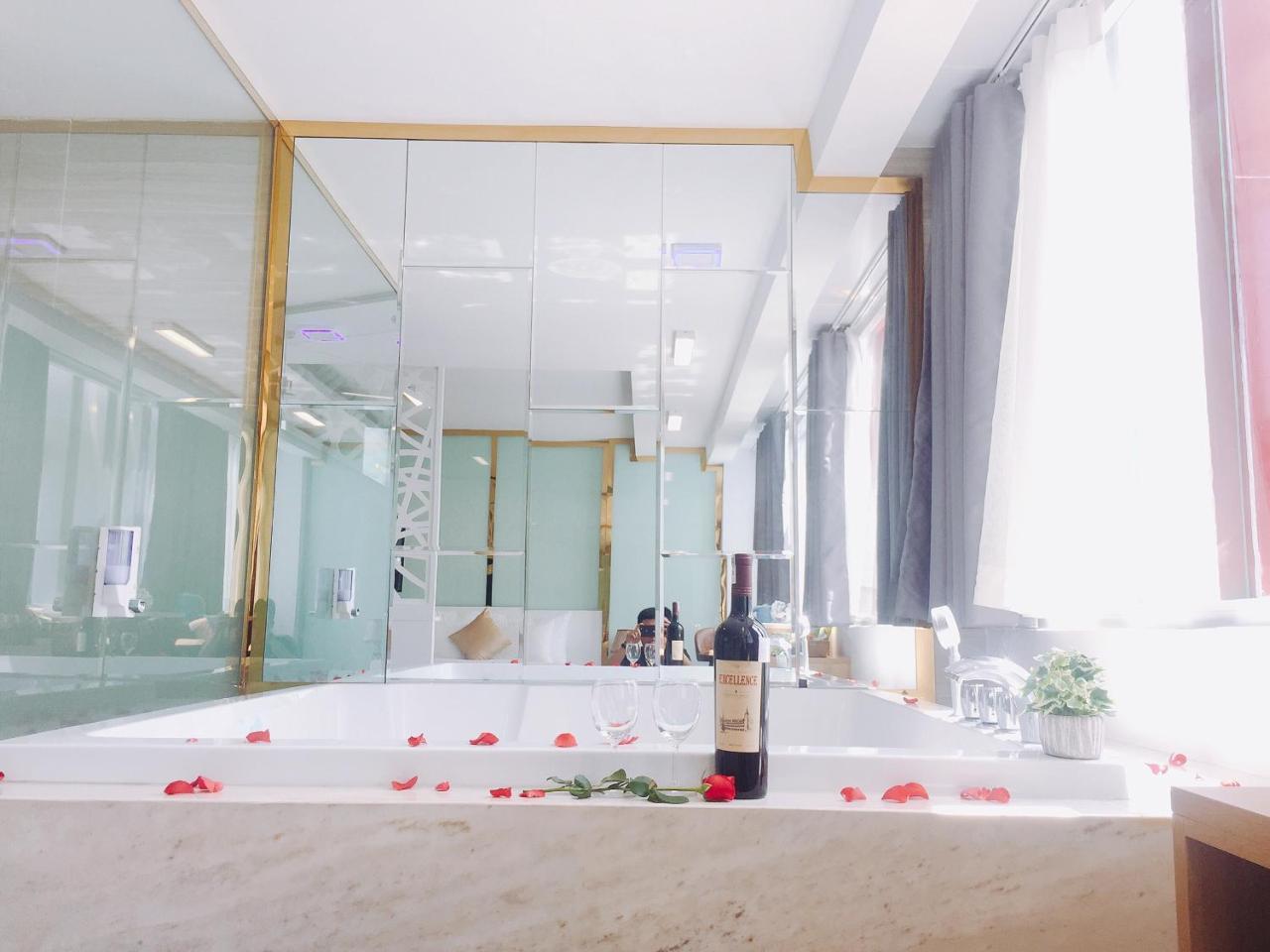 Hong Bao Thach Hotel Хошимин Екстериор снимка